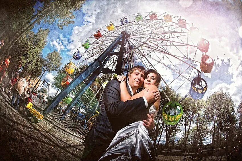 Влюбленные на карусели. Идеи для фотосессии в парке аттракционов. Любовная карусель жуковский. Карусель я люблю. Карусель любви.