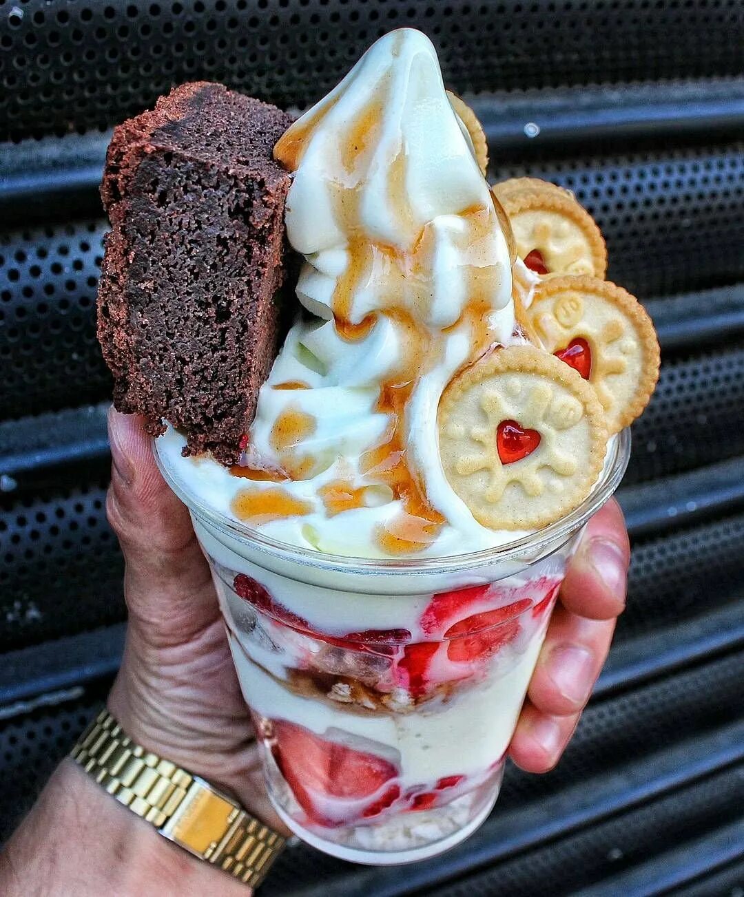 Покажи мороженка. Необычные сладости. Красивое мороженое. Оригинальное мороженое. Необычное мороженое.