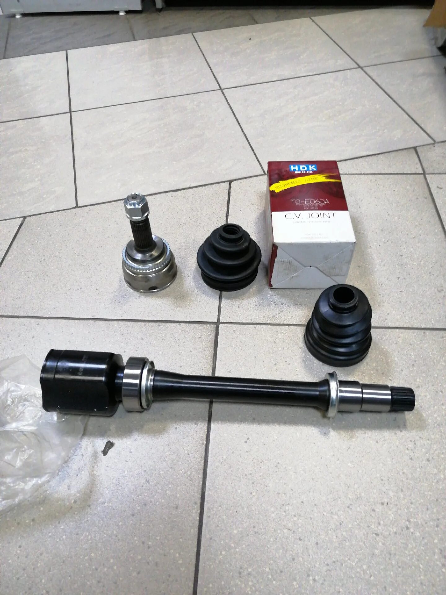 Замена шруса рав 4. Рав 4 2007 пыльник заднего внутреннего шруса. Замена шруса рав 4. Шрус переднего кардана чероки. Шрус тойота рав 4 3 поколения.