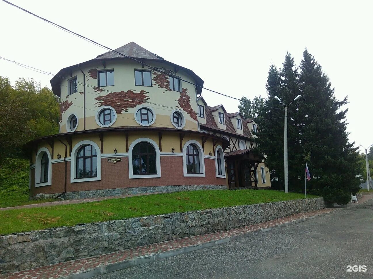 Ул строителей горно алтайск светофор. Памятник строителям чуйского тракта. Горно-алтайский университет гагу. Тц западный горно-алтайск. Памятник на чике таман.