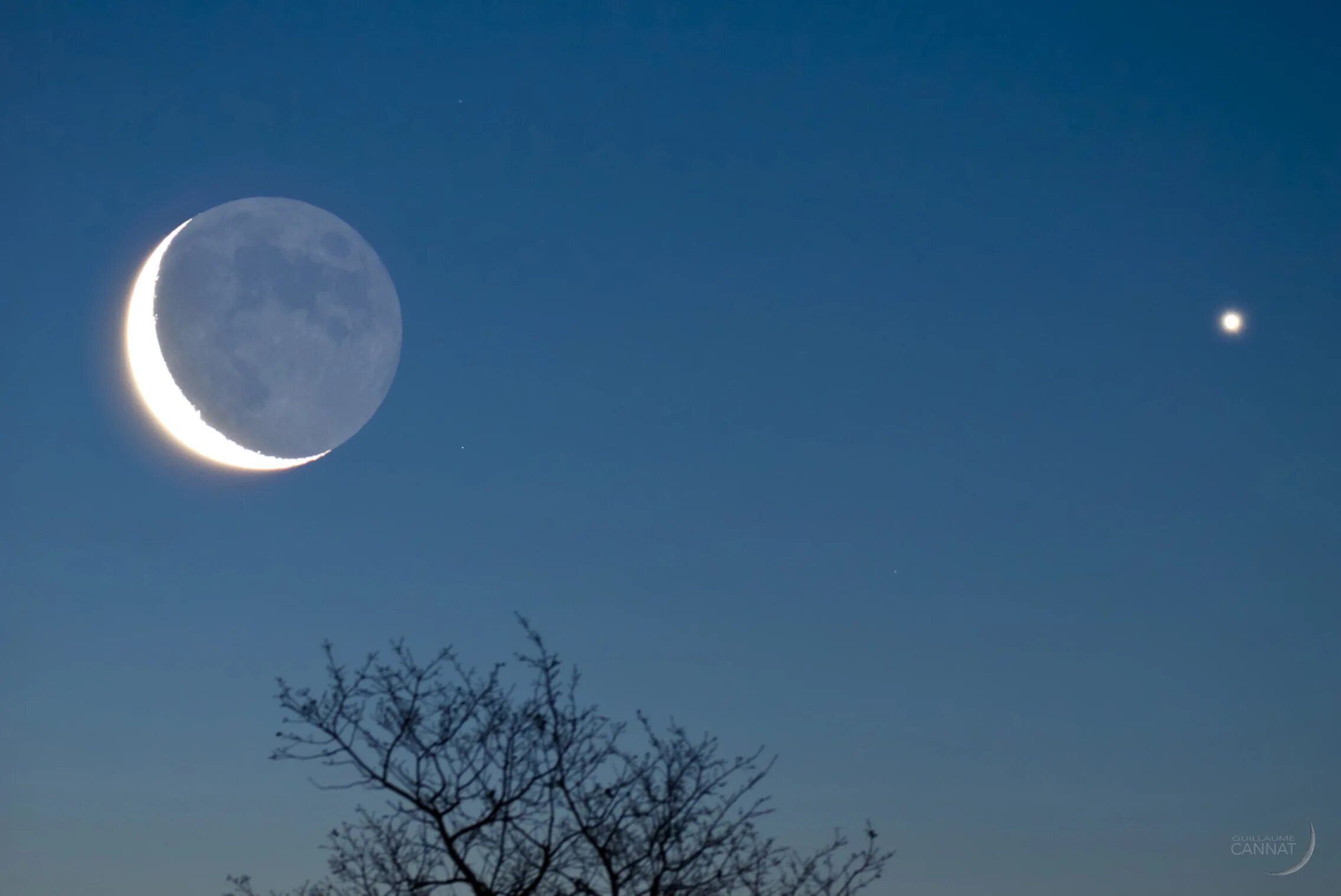 Луна светила из круглой. Луна. Луна на небе. Фото Луны. Вид земли с Луны.