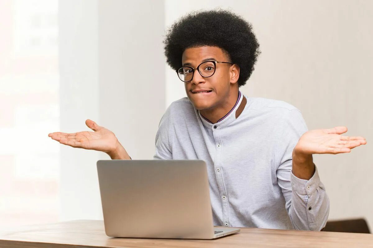 Sell over. Confused фото. Смущение и компьютер. Guy on a Laptop confused. Teacher on the Laptop confused.