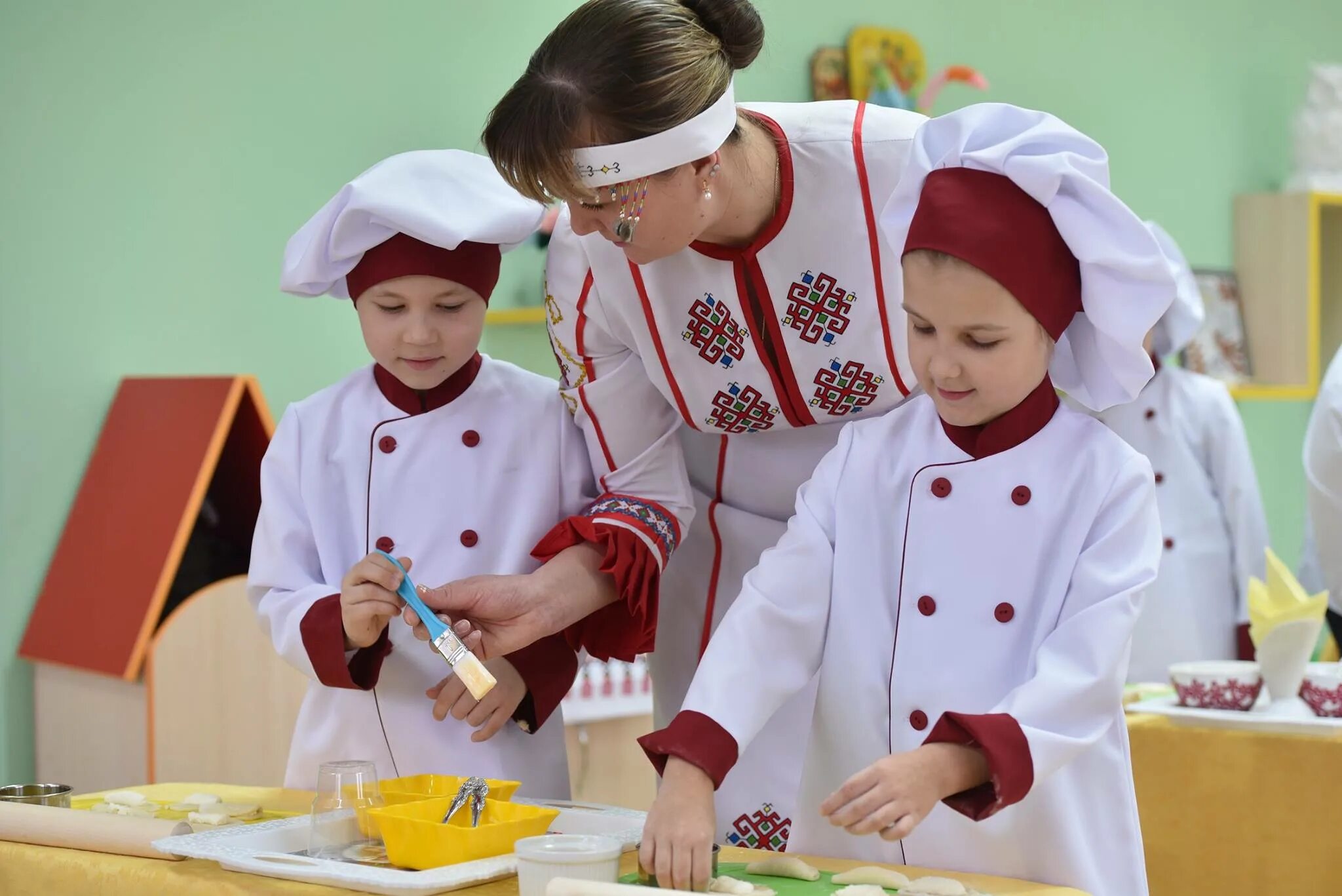 Едем в сад 1. Костюм повара детский. питание в детсадах. мастер класс для детей чебоксары. обед в детском саду.