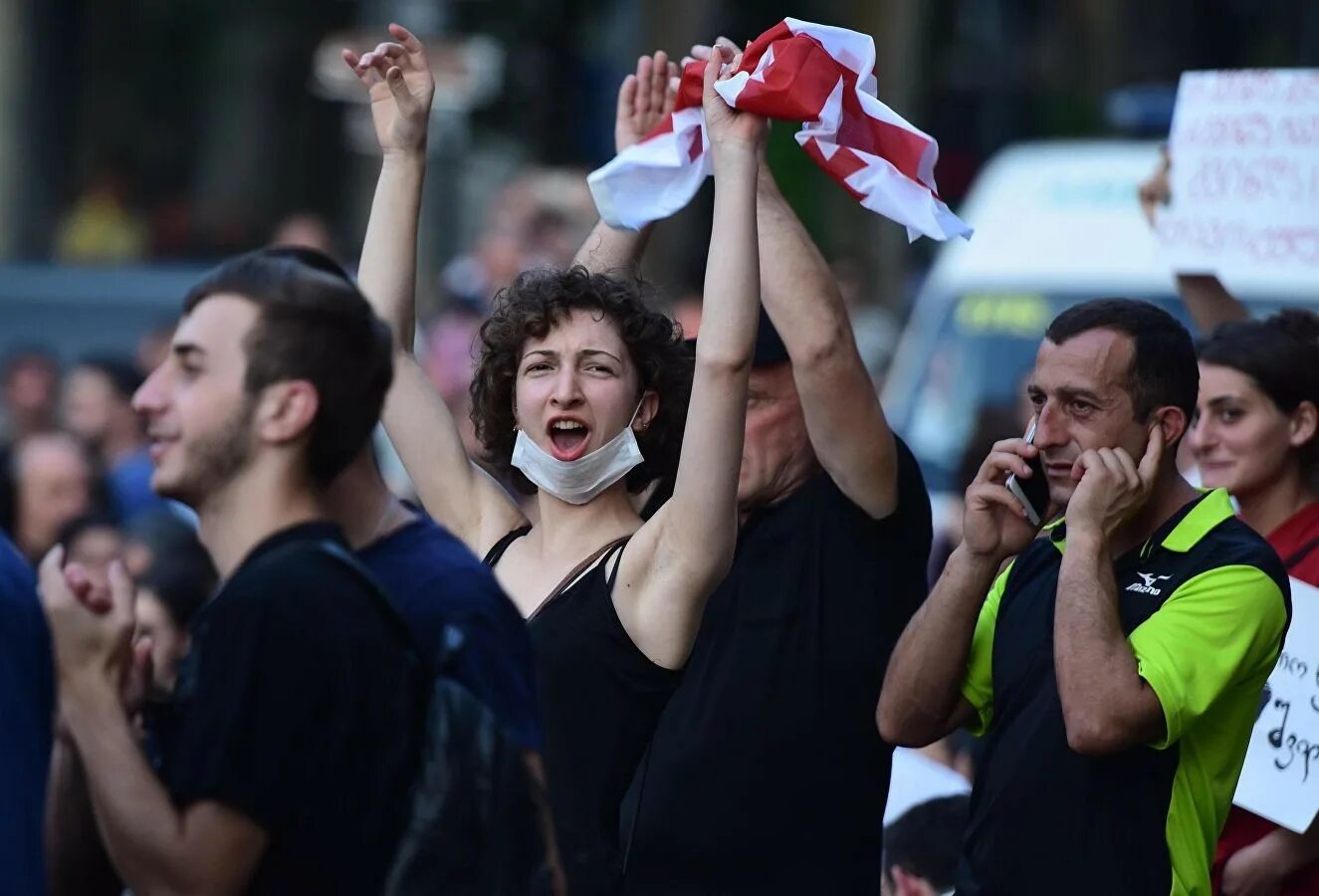 Грузины в Тбилиси. Грузия люди. Протесты в Грузии. Грузины молодежь. Новости грузии срочно