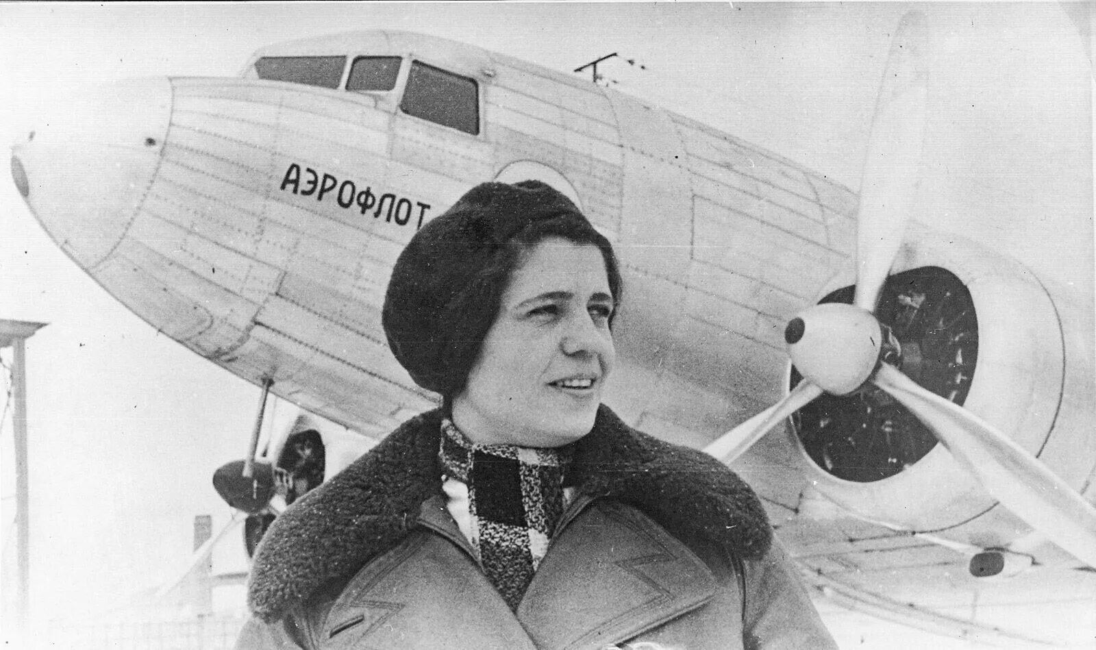 Валентина гризодубова. Валентина степановна гризодубова. Летчица гризодубова. Валентина гризодубова летчица. Валенти́на степа́новна гризоду́бова.