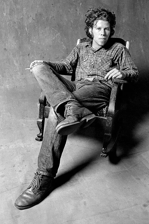 Tom was waiting for. Том уэйтс в молодости. tom waits в молодости. том уэйтс 2025. том уэйтс фото в молодости.