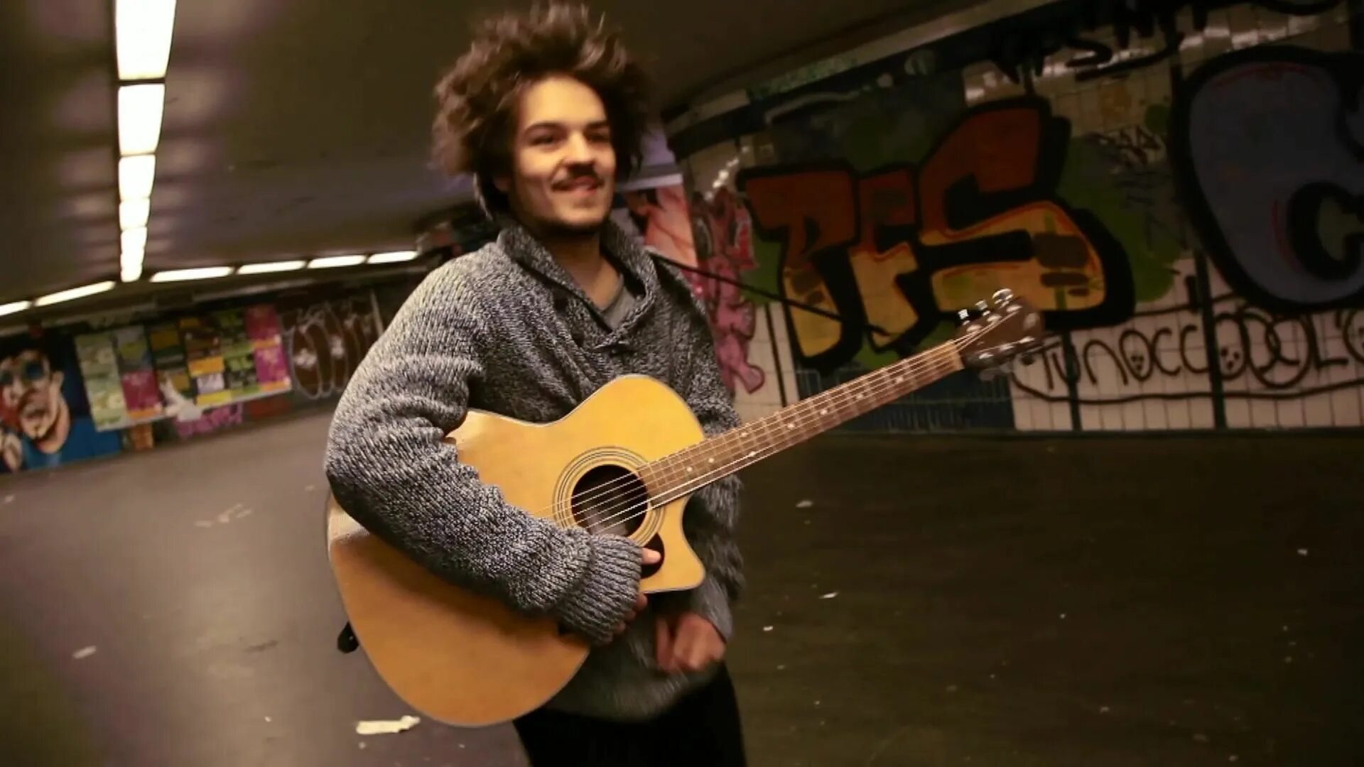 Stolen dance. Группа milky chance. Клеменс ребайн. Milky chance клеменс ребайн. Milky chance stolen dance.