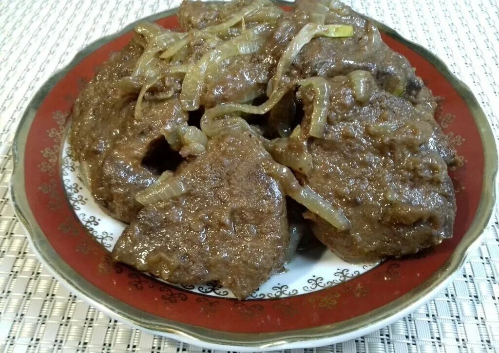 Как вкусно приготовить печень рецепт пошагово. Печенья говяжья приготовленнвя. печень приготовленная. приготовление говяжьей печени. приготовление печенки говяжьей.
