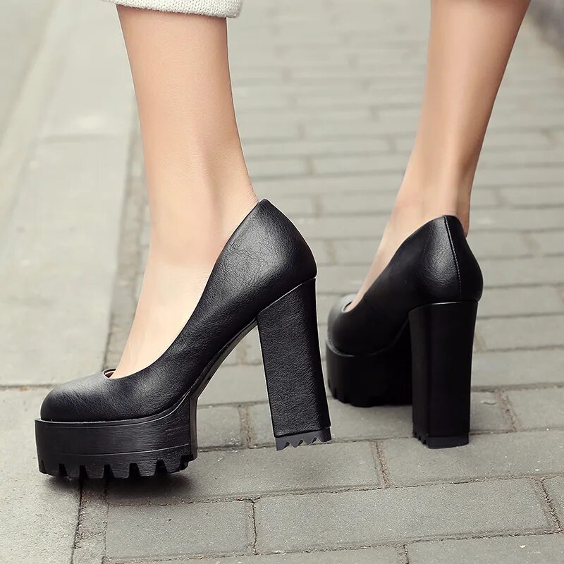Черные каблуки на толстом каблуке. Туфли на толстой каблуке. Черные туфли на платформе.