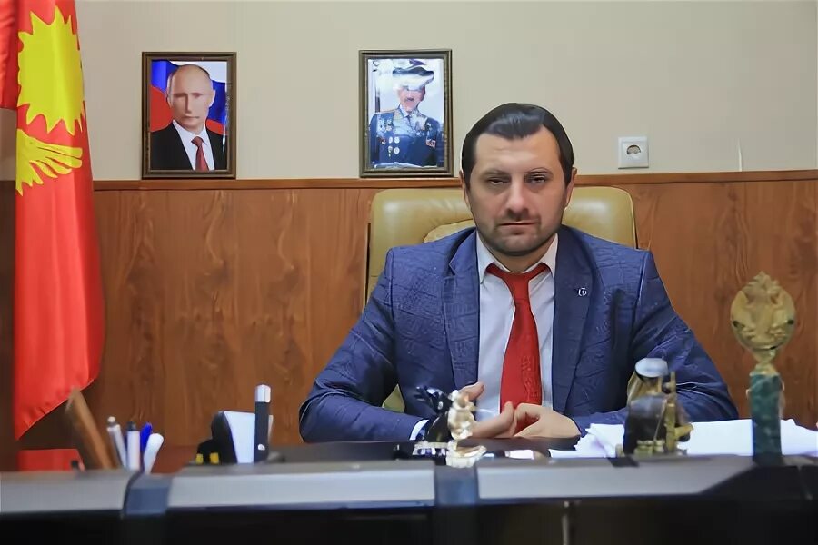 Мэр магаса. Мэр магаса. Аушев усман баширович мэр магаса. Мэр магаса. Орцханов зейт саитович.