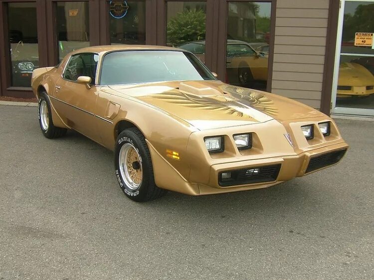Pontiac firebird. Понтиак файрберд. Понтиак фаерберд. Машина phoenix. Понтиак фаерберд.