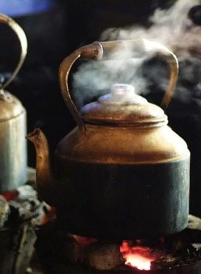 Поставь чайник на 2 минуты. Чайник поставьте. Чай Barista Tea. Доброе утро чайник поставила. Ставлю чайник.