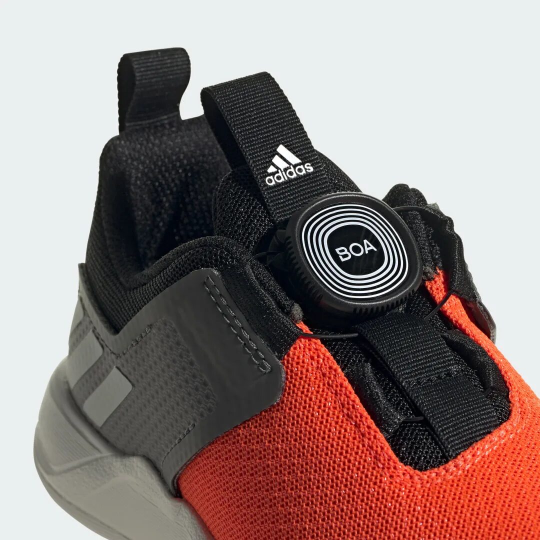 Система скоростной шнуровки boa. Salomon с затягивающимися шнурками. Система быстрой шнуровки. Boa fit system кроссовки rapidaflex. Системы шнуровки сноубордических ботинок.