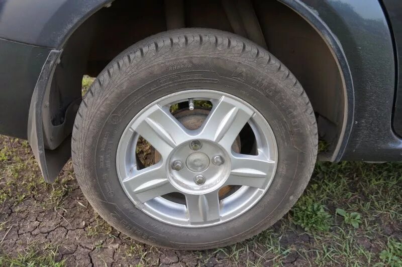 Какие шины на логан 1. 185/70 R14 Логан. 185/70 R14 Рено Логан 1. Летняя резина r14 185/70 на Рено Логан. 185 70 R14 на Рено Логан.