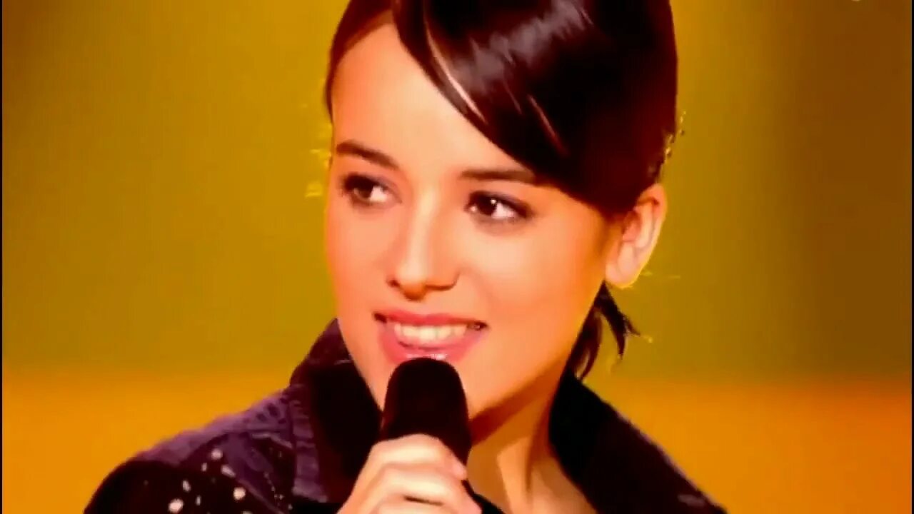 Alizee la. Alizee 2023 клип. Ализе эталон красоты. Alizee la bonita. Ализе бонита.