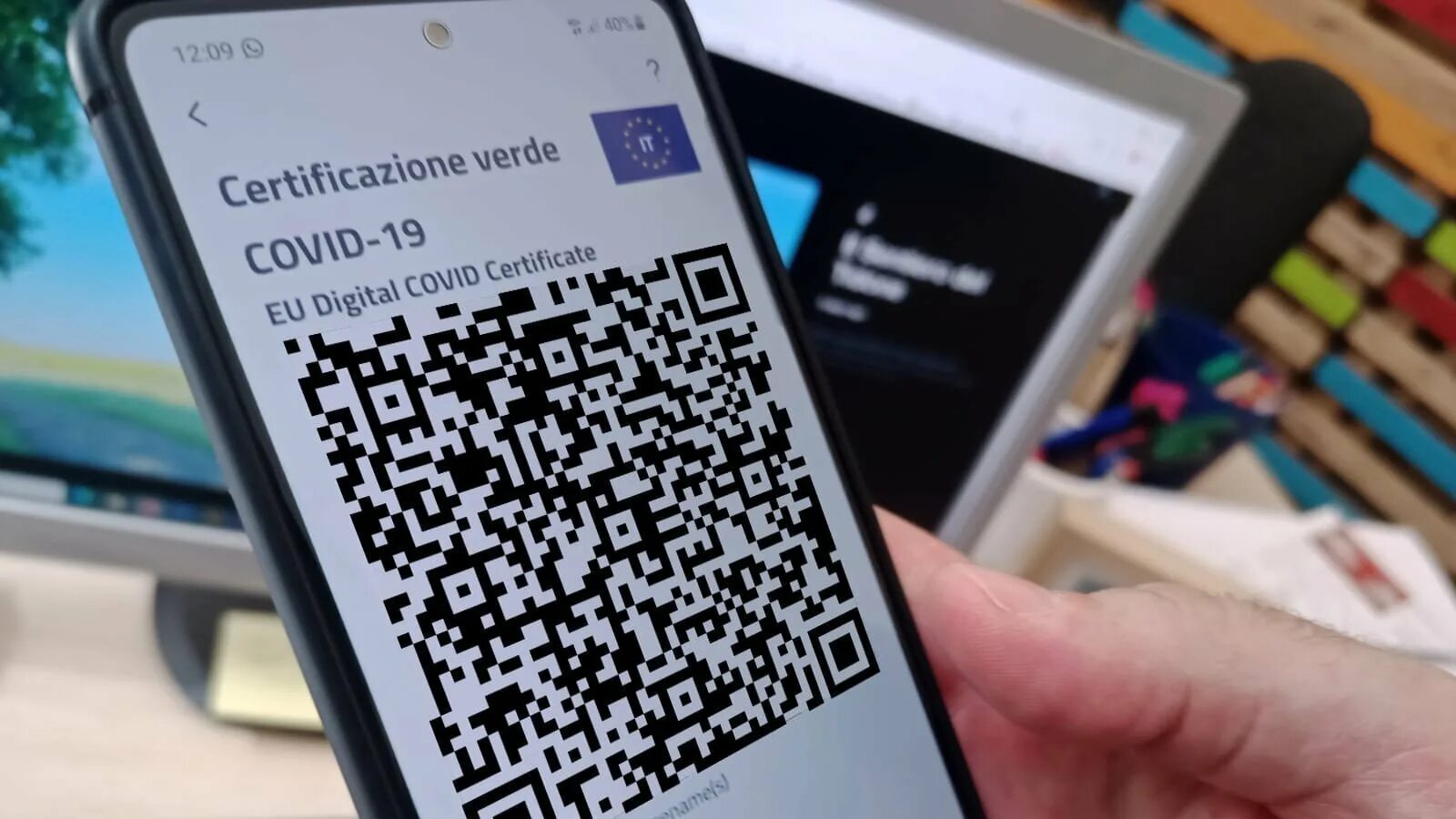 Войти в кинопоиск по qr. QR код на телефоне. QR код зеленый. QR код Xiaomi. Green Pass.