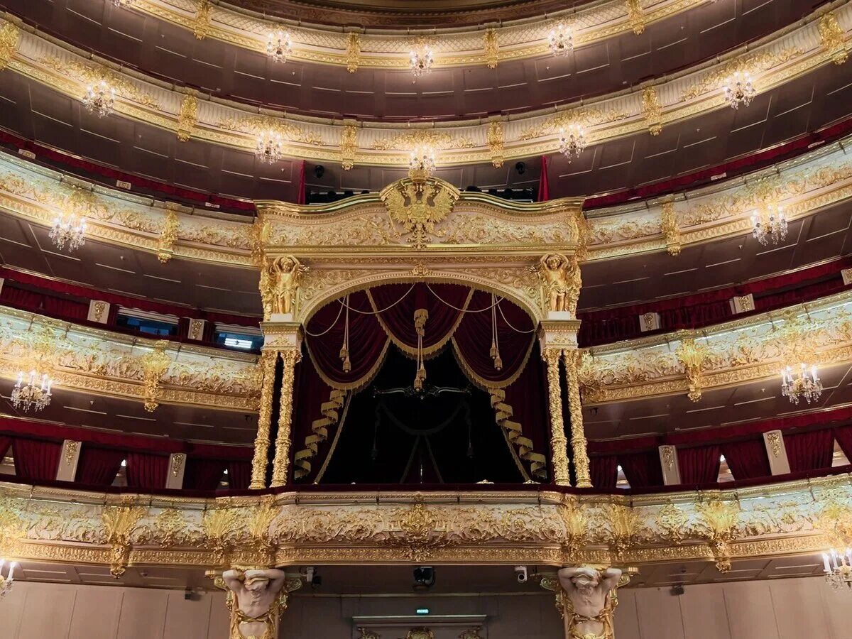 Большой театр (Санкт-Петербург). Императорская ложа в большом театре. Сцена большого театра. Большой театр внутри.