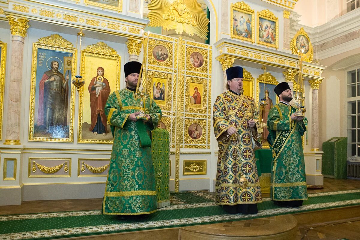 Александро невская лавра храм феодора новгородского. Федоровская церковь александро-невской лавры. Бирюзовый зал александро невской. Александро-невская лавра бирюзовый зал. Церковь святого князя феодора новгородского.