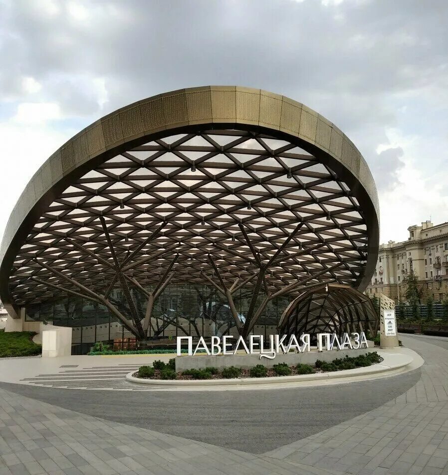 Павелецкий центр москва. Павелецкая плаза торговый центр. павелецкая плаза торговый центр снаружи. павелецкая плаза под землей. павелецкая плаза тц москва снаружи.