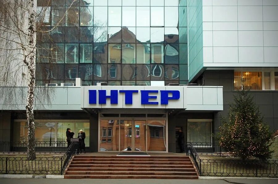 Телеканал интер эфир. Интер телеканал. телеканал интер логотип. офис телеканала интер.