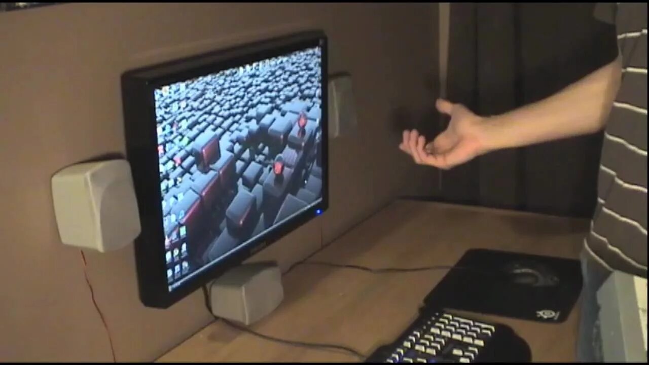 Подвижная метка на экране компьютера. Монитор на стене. Компьютерный монитор на стену. Монитор для компьютера с креплением на стену. Компьютерный монитор повесить на стену.