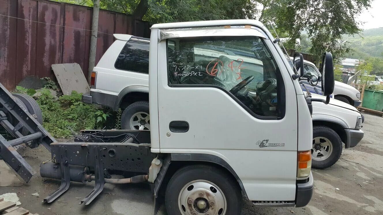 Mitsubishi delica p35. Делика распил зеленая. Honda freed spike размер багажника. Машина под документы из японии. Авто из японии.
