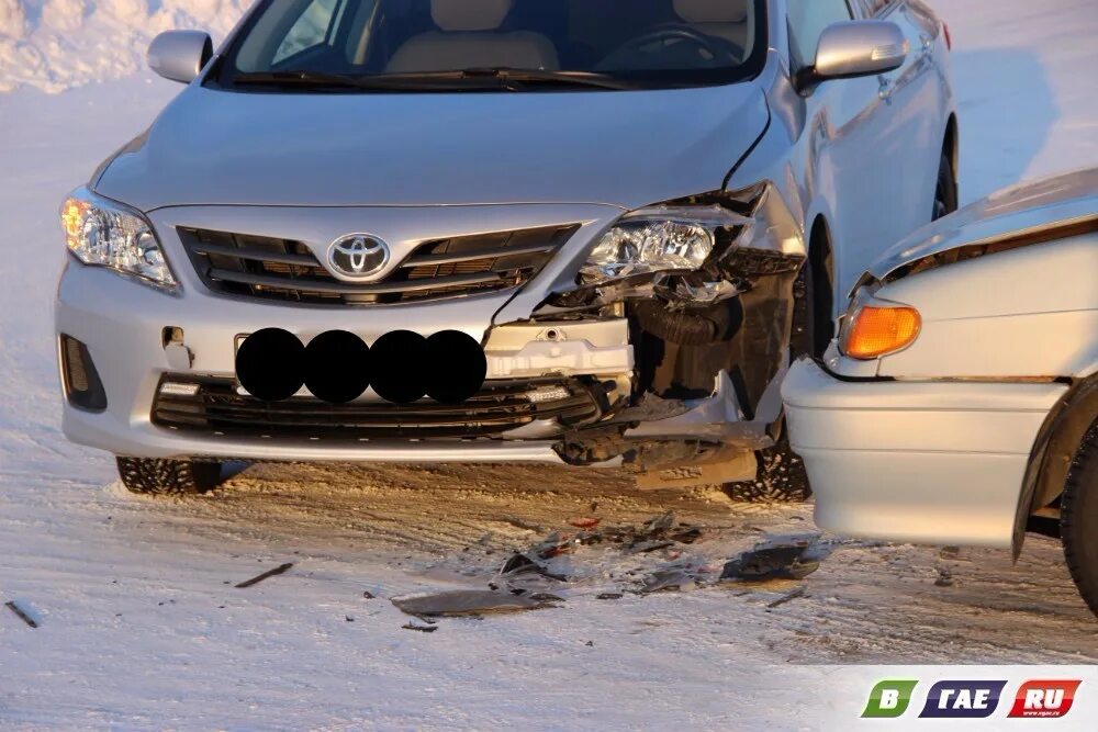 Машине разбили бампер. Разбитая Тойота Королла. Toyota Corolla разбитый бампер. Разбитая Тойота Королла бампер. Тойота Королла с разбитым бампером.