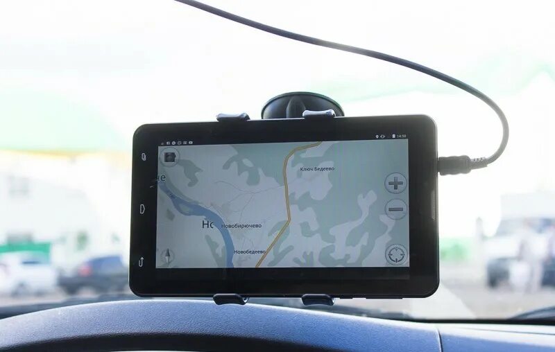 Как включить gps навигатор. Навигатор в машине. навигация для авто. навигатор телевизор в машину. гпс навигатор.