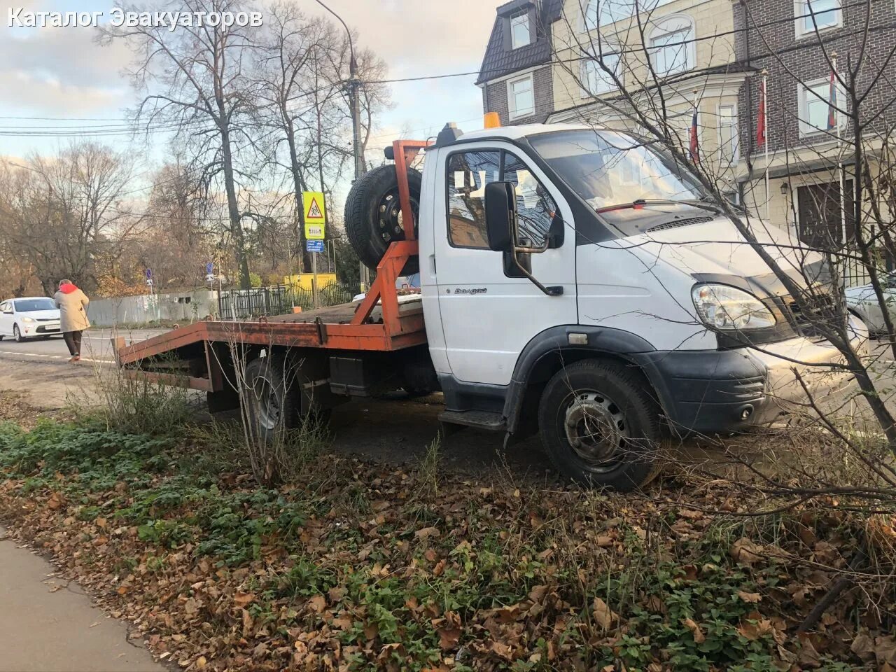 Эвакуатор в московском недорого. Эвакуатор Москва. Машины эвакуаторы в Москве. Эвакуатор Москва GRUZAVOY peregruz.