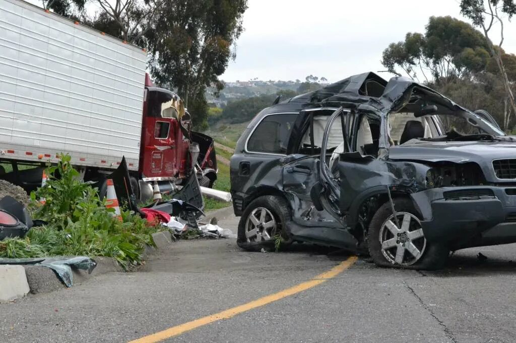 Look that car over there crash