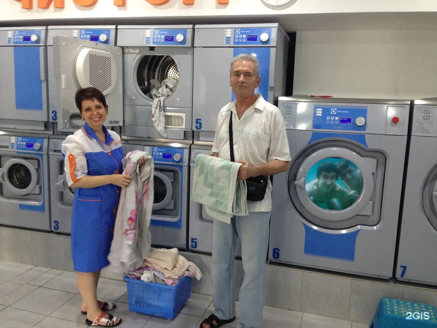 Стирка белья. Лоток стиральной машины атлант. Контейнер для жидкого средства в стиральную машину. Где стирка. Порошок для стирки в стиральной машине.