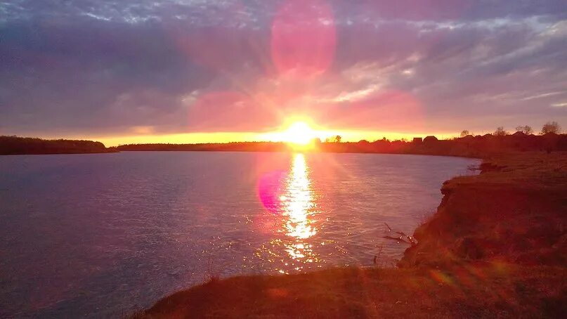 А закаты алые песня. Красный закат. А закаты алые алые алые. Красный закат. А закаты алые песня.