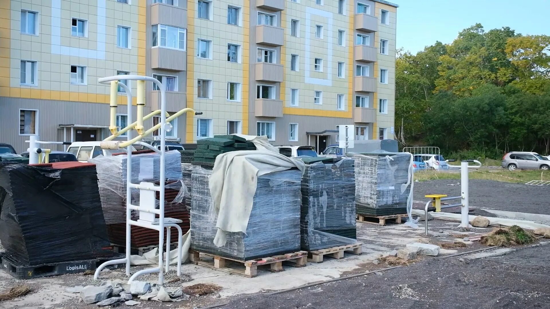 Топоркова 6/5 петропавловск-камчатский. Русский двор камчатка. Петропавловск-камчатский дворы. Петропавловск-камчатский дворы. Русский двор камчатка.