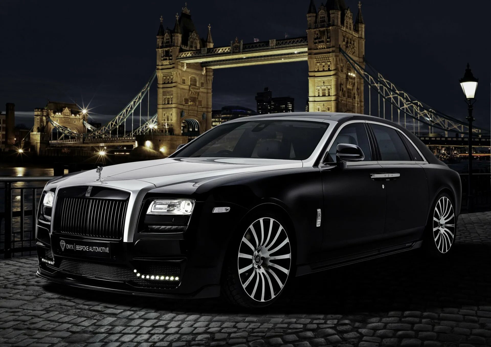 Черная с большими формами. Роллс Ройс Ройс. Машина Rolls Royce Ghost. Роллс Ройс Фантом. Rolls Royce b.