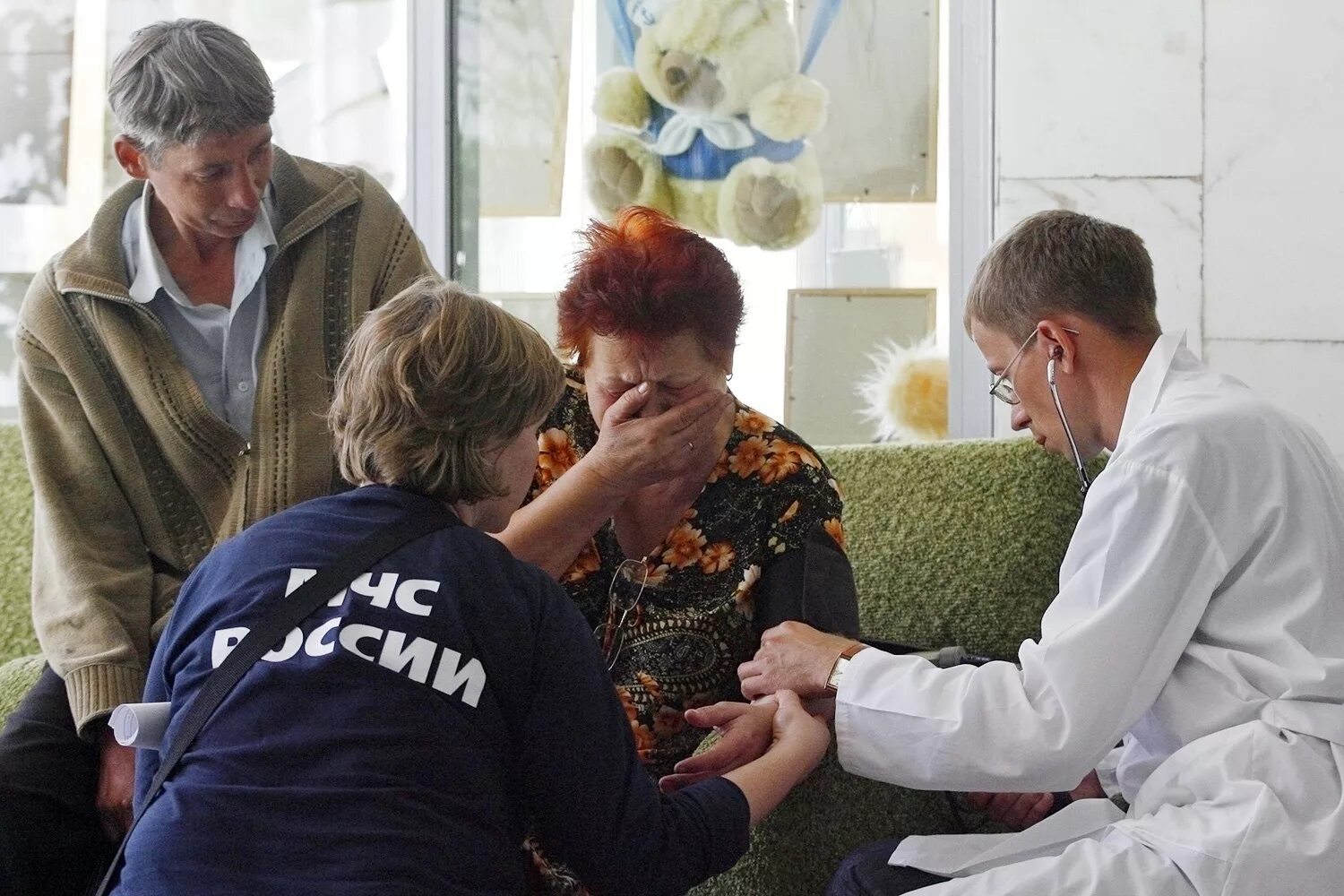 Помощь родственникам умирающего. Психологическая помощь при чс. психологическая катастрофа. психолог чс. психолог при чс.