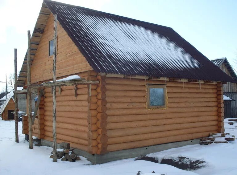 Сруб баня 5 5. Баня 6 на 4 в лапу. Баня из оцилиндрованного бревна 6*5. Бревенчатая баня 5х4. Сруб баня 5 5.