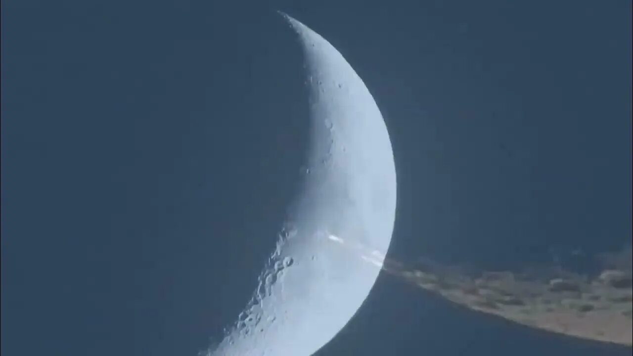 Луна вид из космоса. На темной стороне Луны. Перигелий Луны. Обратная сторона Луны фото.
