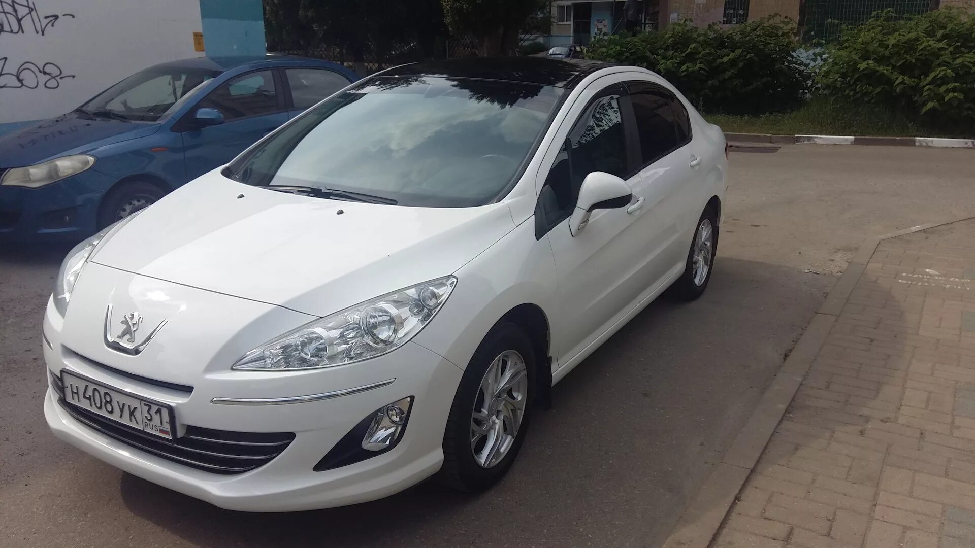 Пежо 408 тюнингованный. Пежо 408 2012 года. Лобовое стекло пежо 308. Peugeot 408 allure. Опускание стекол peugeot 307cc.