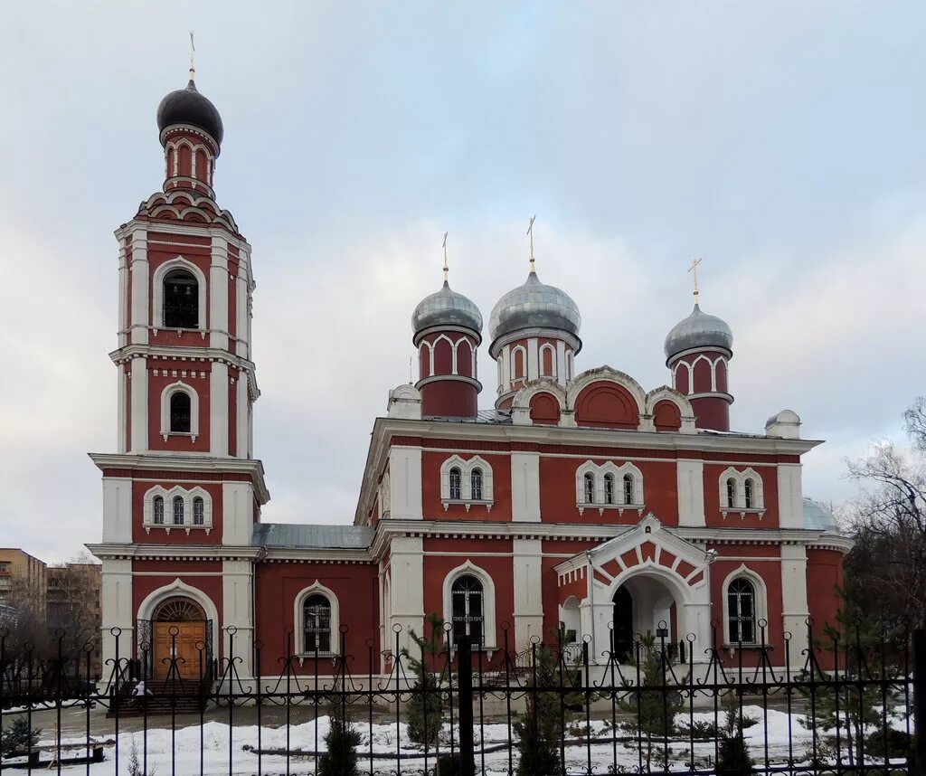 Серпухов город церквей. Храм всех святых серпухов. всехсвятская церковь серпухов. успенская церковь (серпухов). всехсвятский храм серпухов служба.