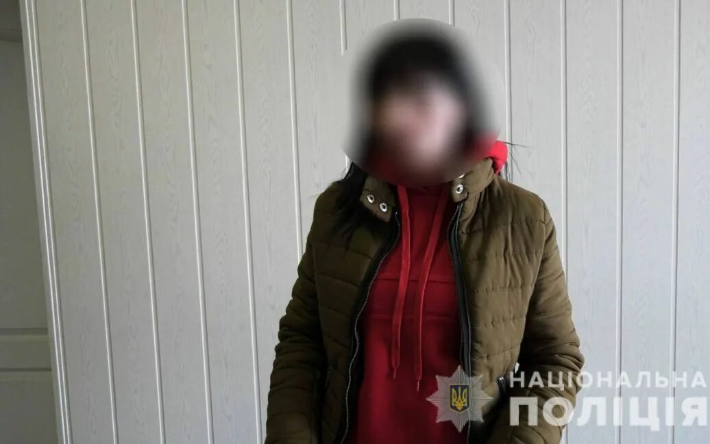 Работница полиции на месте преступления