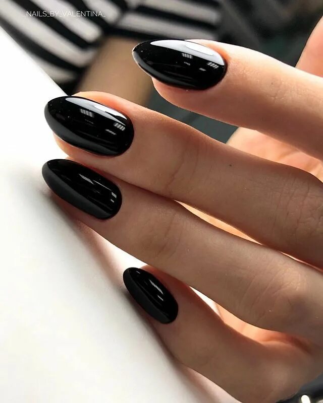 Ногти 2023 черный. Черные ногти. Красивый маникюр черного цвета. Красивые черные ногти. Темый маник.