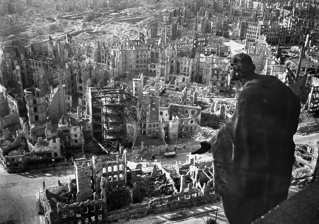 Дрезден бомбардировка 1945. Дрезден до бомбардировки 1945. Разрушенный Дрезден 1945. Германия будет разрушена