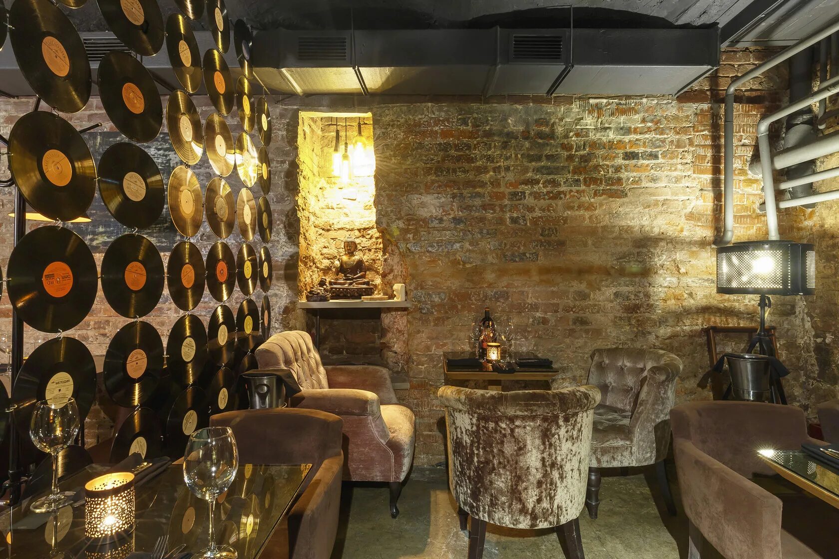 Сайт ресторана барин. Winil Wine Bar ресторан Москва. Винил и вино Садовая-каретная 18. Винил вайн бар. Москва улица Каретный ряд 8 винил и вино.