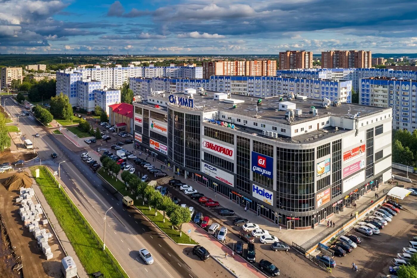 Торговые дома нижнекамск. Нижнекамск центр города. Олимп Нижнекамск. ТРЦ Олимп Нижнекамск. В Олимпе в городе Нижнекамск.