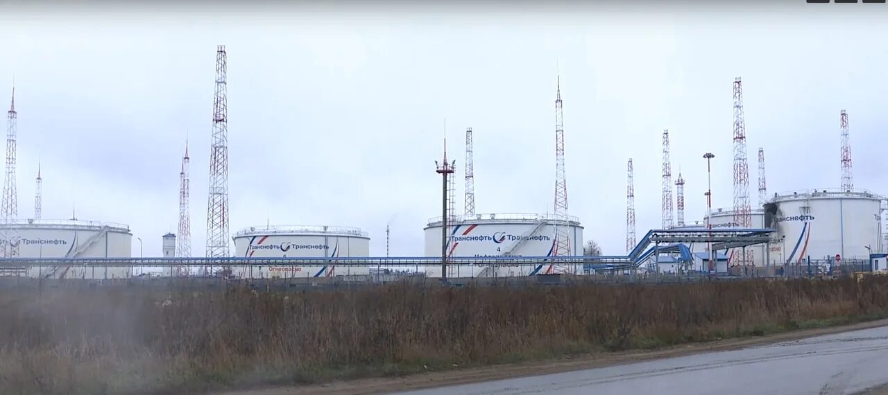 Нефтебаза стальной конь. Контртеррористическая операция игра компьютерная. Нефтебаза орел. Фскн гром. Школьники повредившие железнодорожный путь.