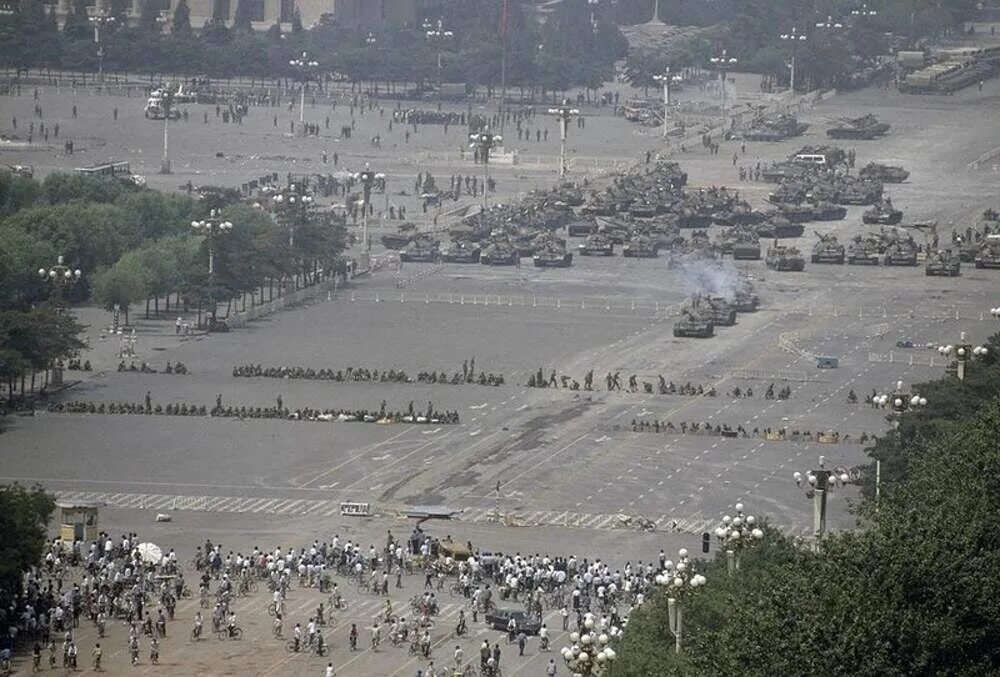 События на площади тяньаньмэнь. Площадь тяньаньмэнь 1989. площадь тяньань мень 1989. площадь тя нянь мэнь 1989. площадь тянь ань мынь 1989.