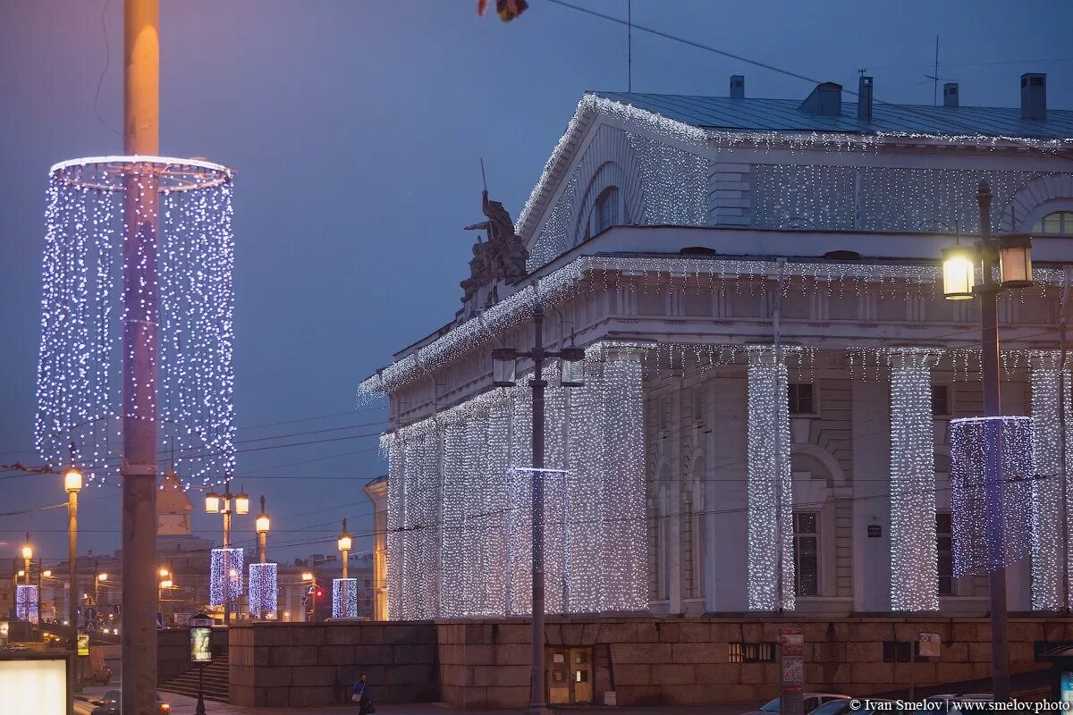 ростральные колонны васильевский остров. радуга васильевский остров. василеостровский центр радуга. радуга васильевский остров. петропавловская крепость в санкт-петербурге с высоты птичьего полета.