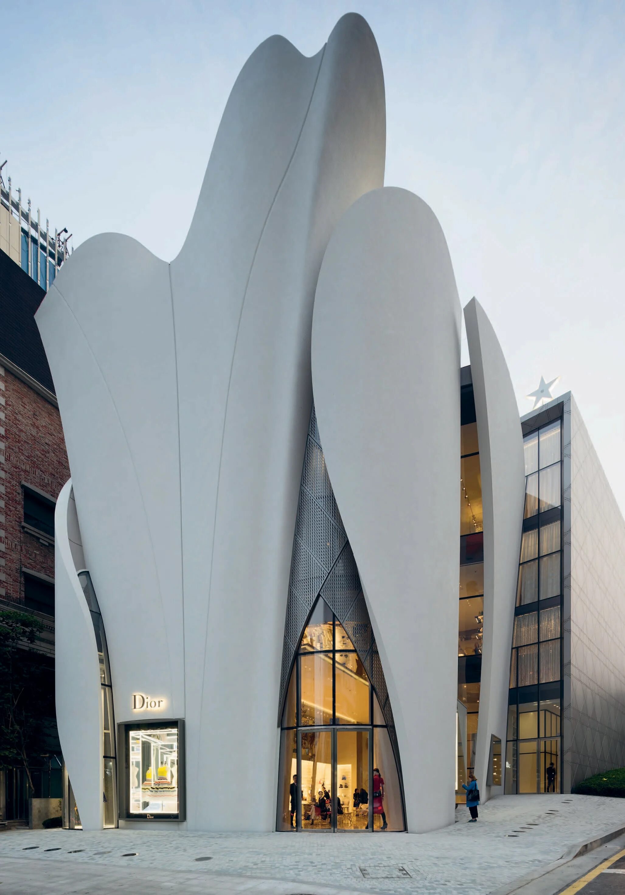 Современные архитектурные. Японский футуризм архитектура. Современные архитектурные. Современные архитектурные. Деконструктивизм экстерьер.