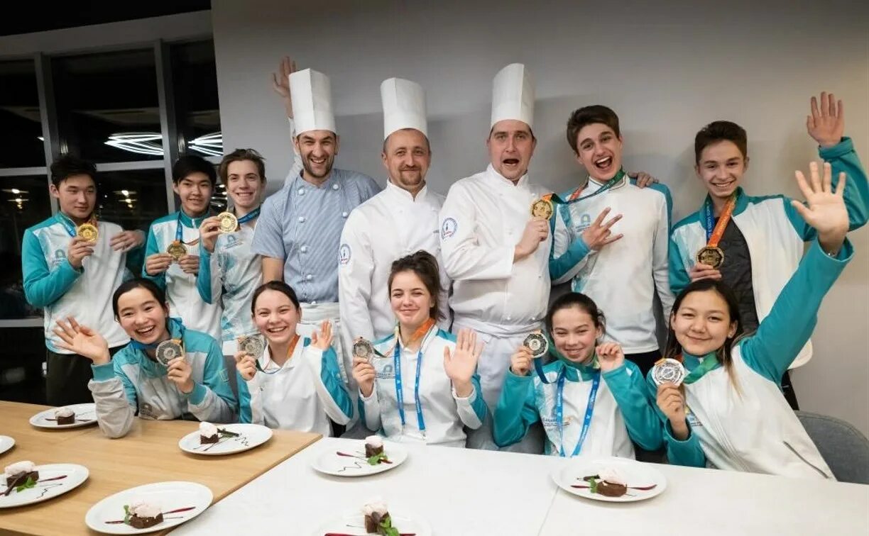 Виталий истомин шеф. Повар южно сахалинск. Валентин лобачев шеф-повар. Алексей когай шеф-повар ресторана сахалин. Истомин виталий шеф-повар год рождения.