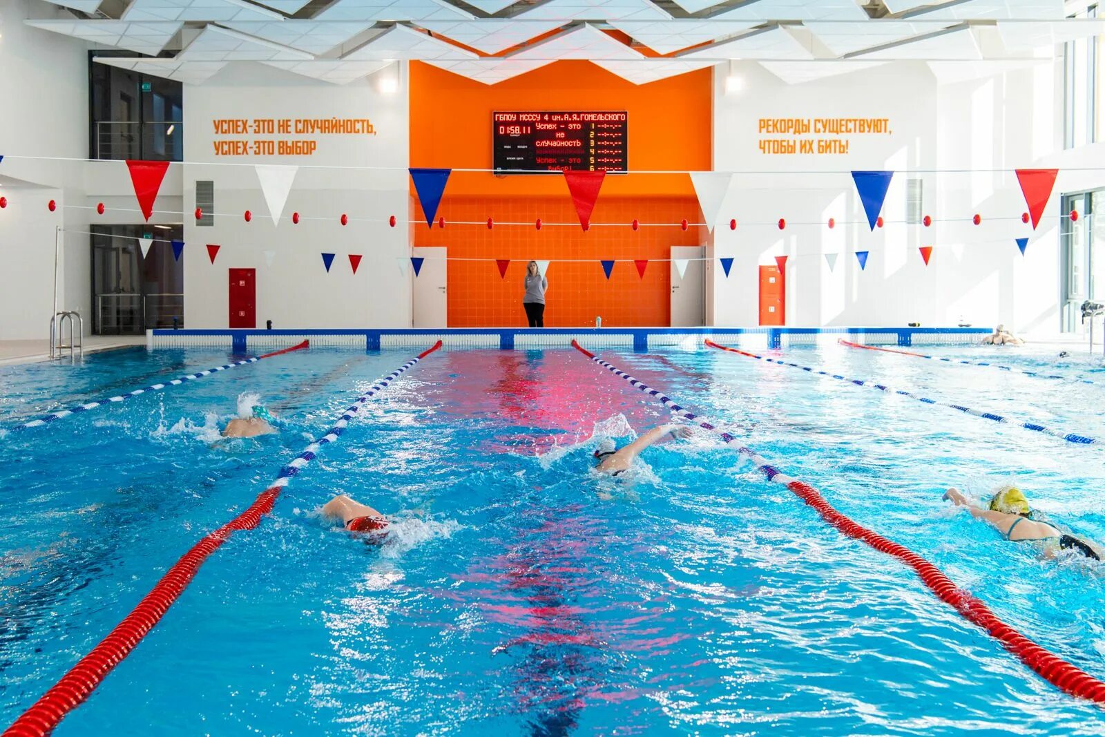 Спорткомплекс в бибирево. Спорткомплекс в бибирево. Новый спорткомплекс в бибирево гомельского. Спортивные комплексы бибирево алтуфьево. Москва, алтуфьевское шоссе, вл.